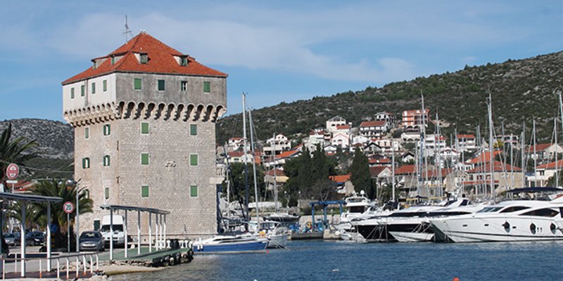 Marina se branila od čestih upada Turaka, a kula je bila zadnja odstupnica za bijeg brodovima
