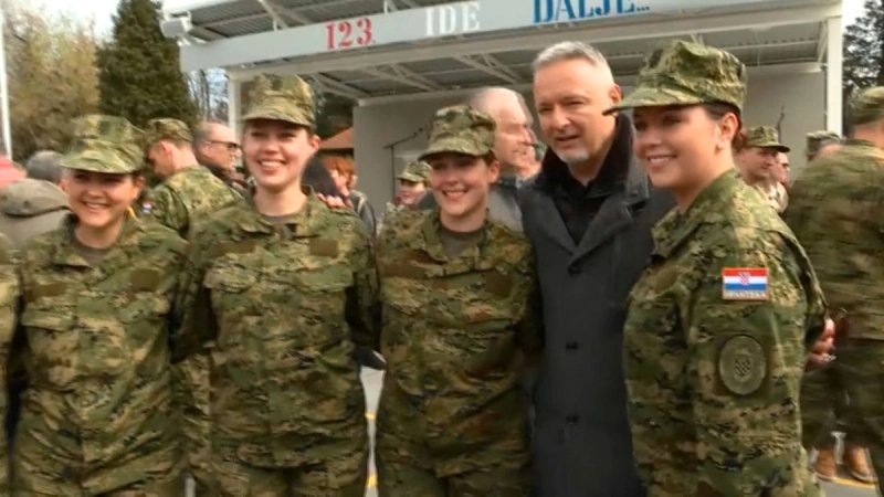 Thompson došao na prisegu kćeri ročnice