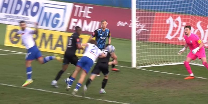 VIDEO: Komisijo, pogledajte ovo, zanima nas zašto su sve dosuđene ruke penali, a nije ovaj za Hajduk!
