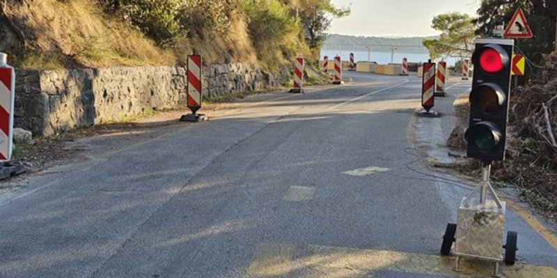FOTOGALERIJA Opasan zavoj iznad Kašjuna sve uži i nesigurniji