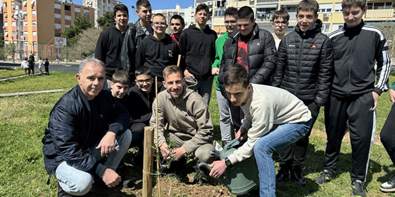 FOTOGALERIJA: Hajdukov prvotimac s osnovcima sadio masline!