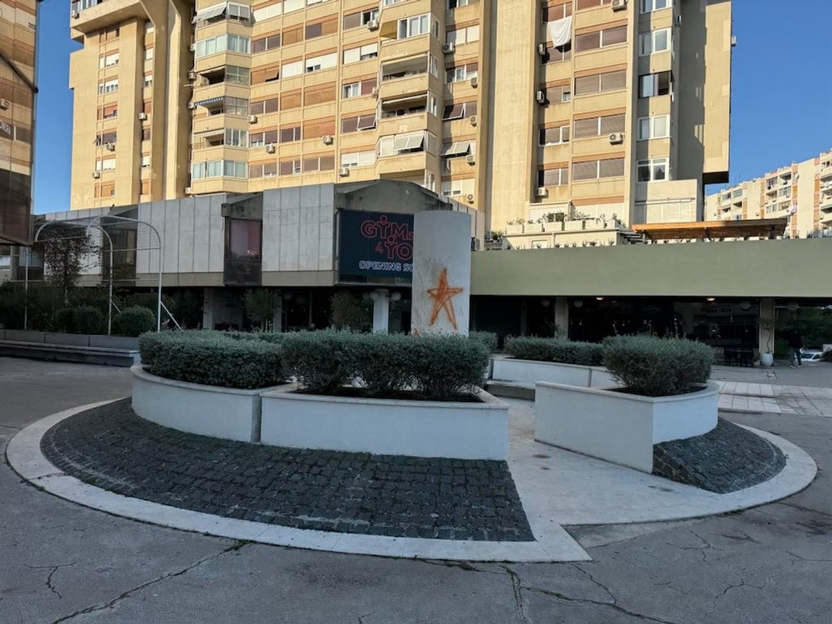 FOTO/VIDEO Petokraka na spomeniku HOS-u, išaran je i mural irskom dragovoljcu Domovinskog rata