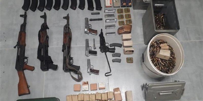 PRETRAGA U UNEŠIĆU Policija mu pronašla veću količinu oružja i streljiva