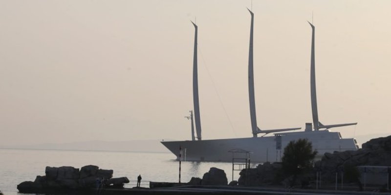 DAŠAK GLAMURA Futuristička jahta ruskog milijardera ponovno je u Splitu