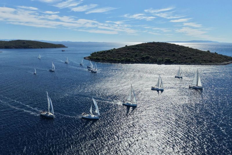 Martinis Marchi Sailing Challenge: Jedrenje, prijateljstvo i briga o moru za završetak sezone u Maslinici