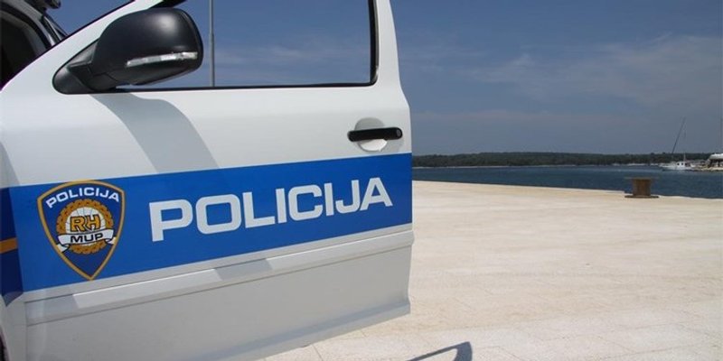 Policijski inspektor sinu dojavio da je pod obradom zbog droge, suspendiran je