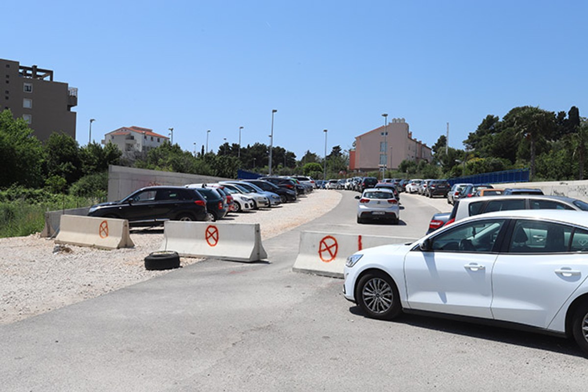 DI JE ZAPELO? Zajčeva ulica, ili kako nas administracija vuče za nos