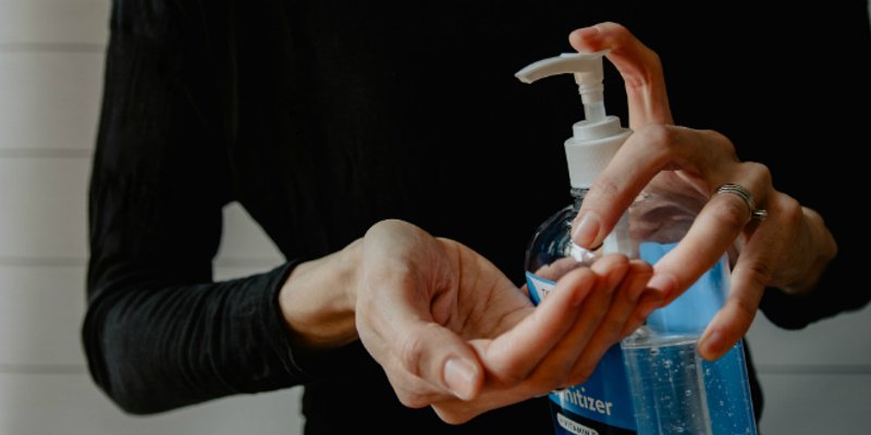 Kako odabrati učinkovito sredstvo za dezinfekciju ruku i ispravno ga koristiti?