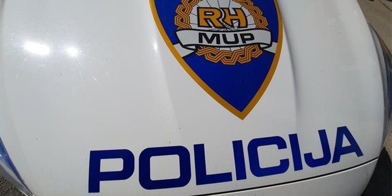 PODGORA Automobilom se okrenuo na krov