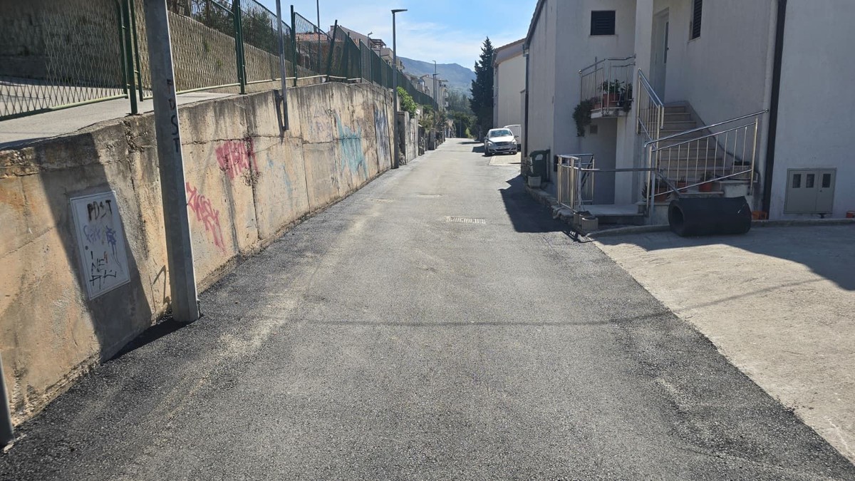 Završeni radovi na više lokacija u Podstrani: Ulaganja u sigurnost, infrastrukturu i kvalitetu života