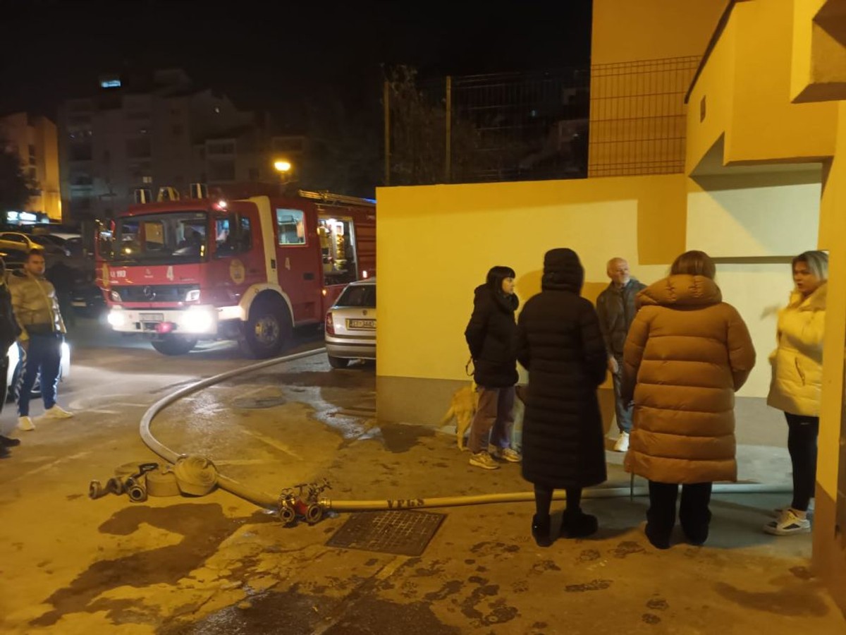 Požar stana na Mertojaku | foto: Veljko Martinović