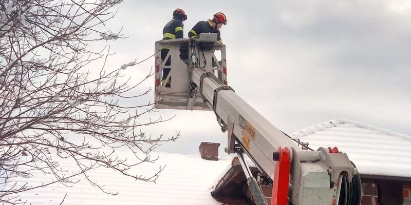 DRAMA NA BRDIMA Dvije korisnice Doma za odgoj pokušale se iskrasti u gluho doba noći, jedna zapela na nadstrešnici
