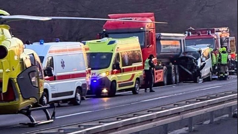 TEŠKA NESREĆA NA AUTOCESTI: U pomoć pozvan i spasilački helikopter