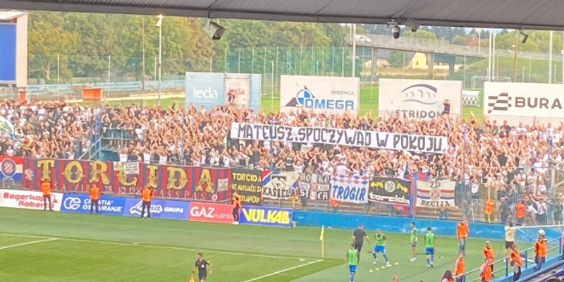 Torcida odala počast poljskom navijaču