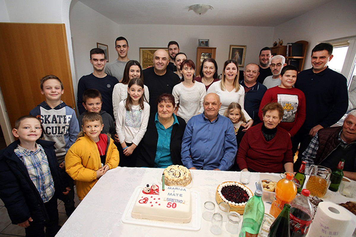 ZLATNI PIR U OBITELJI RADIĆ 'Išli smo skupa u školu, samo što sam ja bila peti, a on osmi razred'