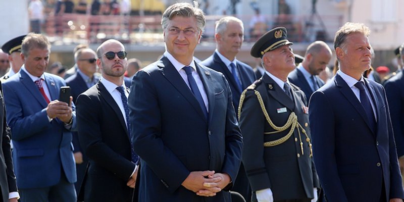 Vučić govorio kako su Hrvati u Oluji išli tenkovima na djecu. žene i starce, danas mu je odgovorio Plenković