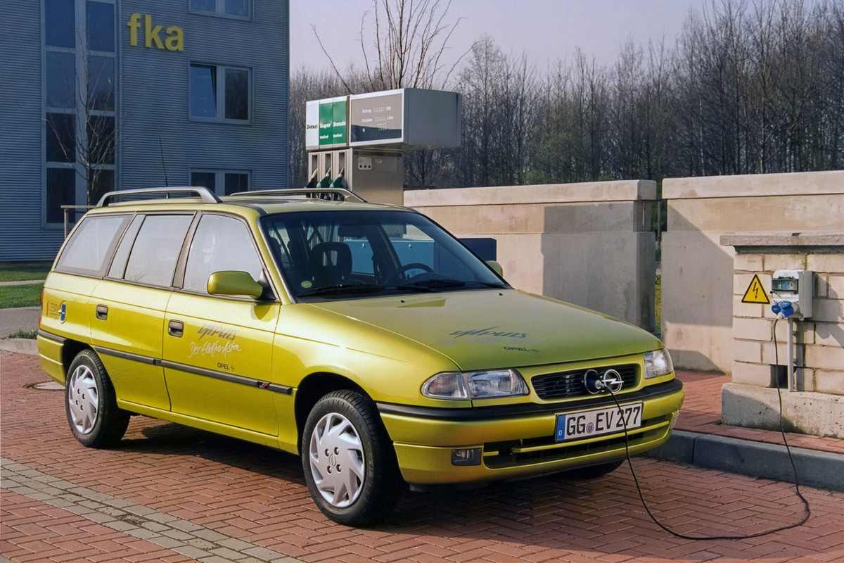 Kultna Astra F – najprodavaniji model marke Opel, slavi 35 godina