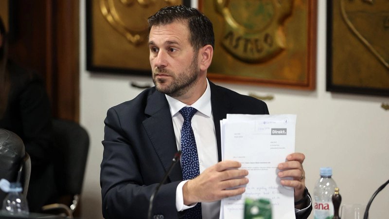 Puljak prozvala Šutu zbog smeća, on uzvratio: 'Ostavila je polusvijet i nered u Čistoći'