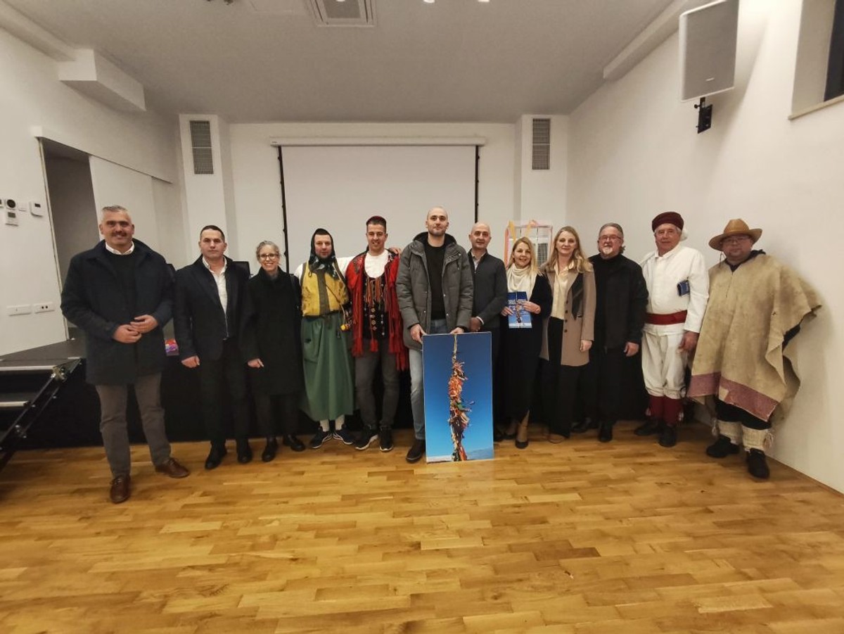 'Orilo, gorilo, ić' se mora!' u Muću Donjem | foto: press