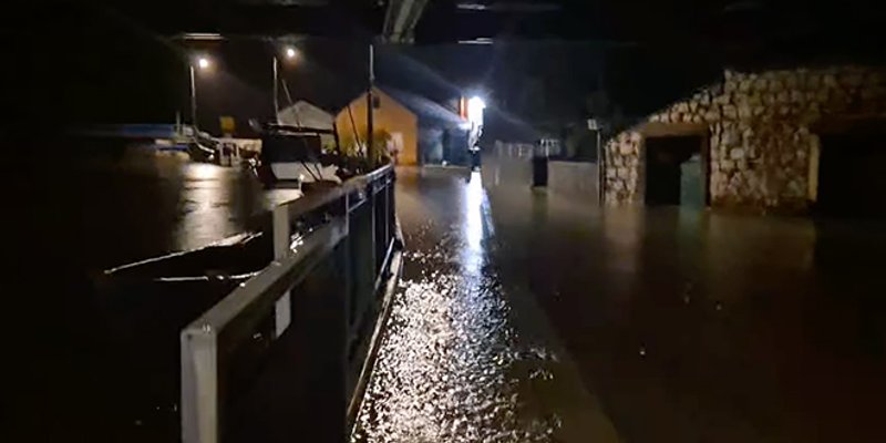 VIDEO Izlila se Crna Rika, poplavljene kuće u Rogotinu i Šarić Strugi