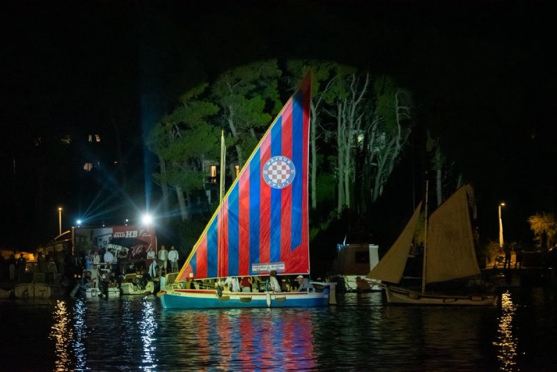 DANI U VALI 2026: Festival mora i mornara zaključen spektakularnim 'Plesom jedara i svjetla' i koncertom Petra Graše