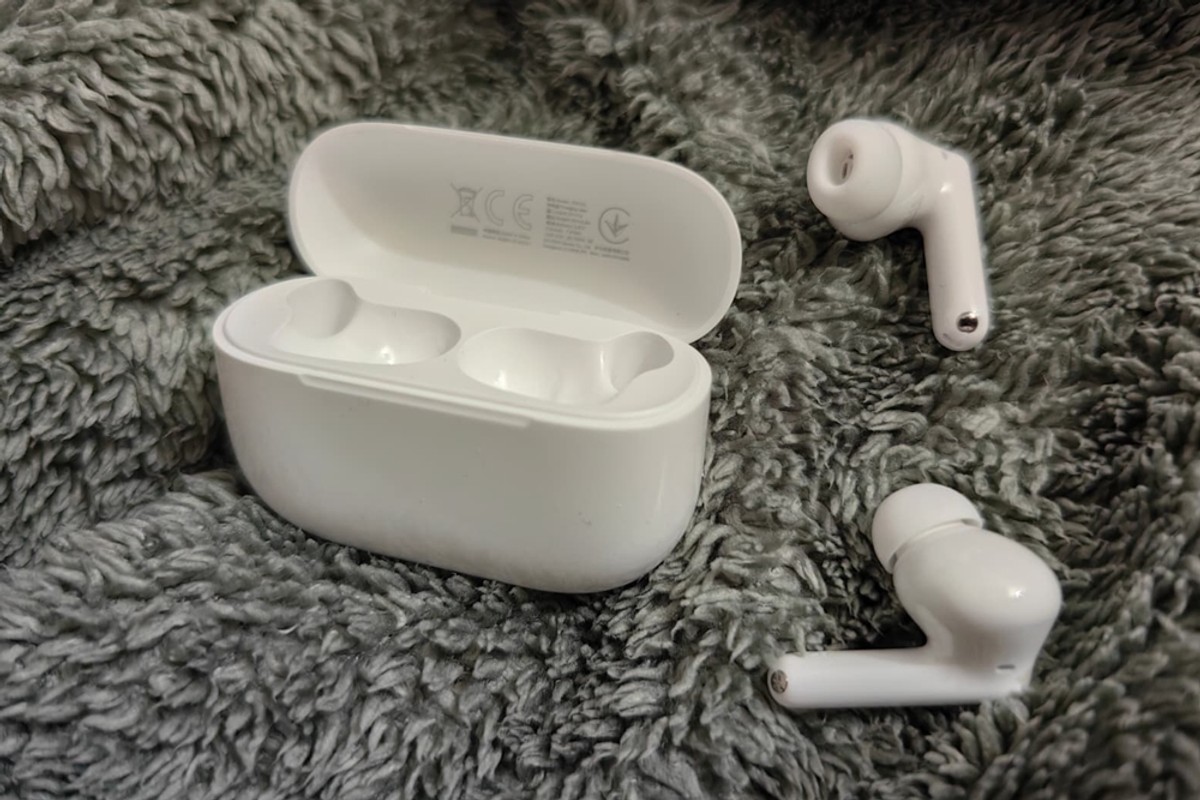 Huawei FreeBuds SE 4 ANC: Male, bijele i spremne za gradski kaos