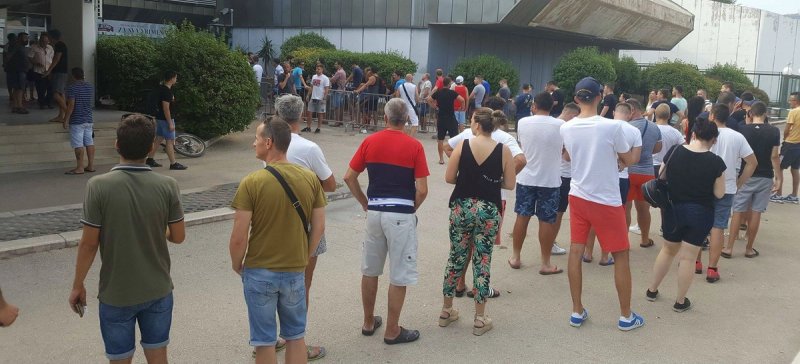 UPRAVO NA POLJUDU: Opet redovi, članovi kluba navalili na preostalih 1.500 ulaznica