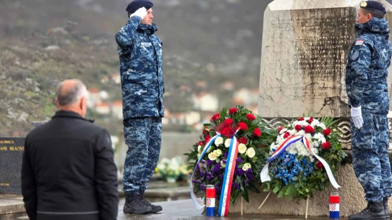 ZLOČIN IZ 2. SVJETSKOG RATA Boban: Što se više udaljimo od čovjeka, to smo bliže zlu