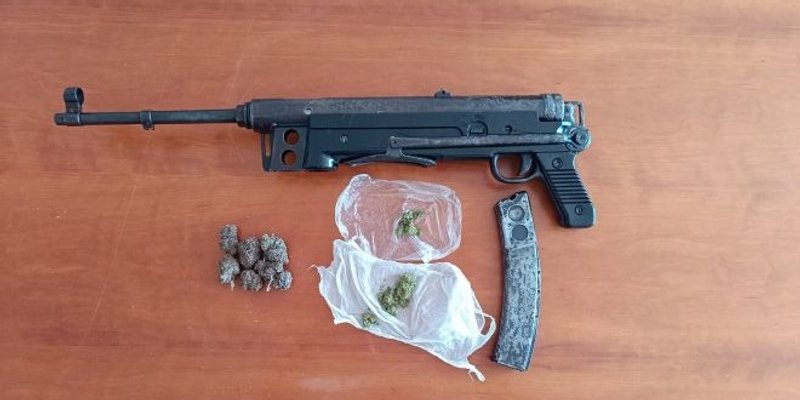 Lociran muškarac za kojim je tragala splitska policija, pronašla mu drogu i oružje