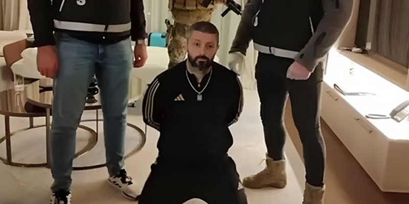 OSTAJE JOŠ DVA MJESECA U PRITVORU Specijalci s dugim cijevima u osiguranju šefa narko skupine Nenada Petraka