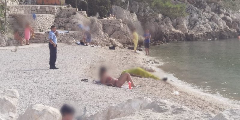 MAKARSKA Na plaži preminuo muškarac