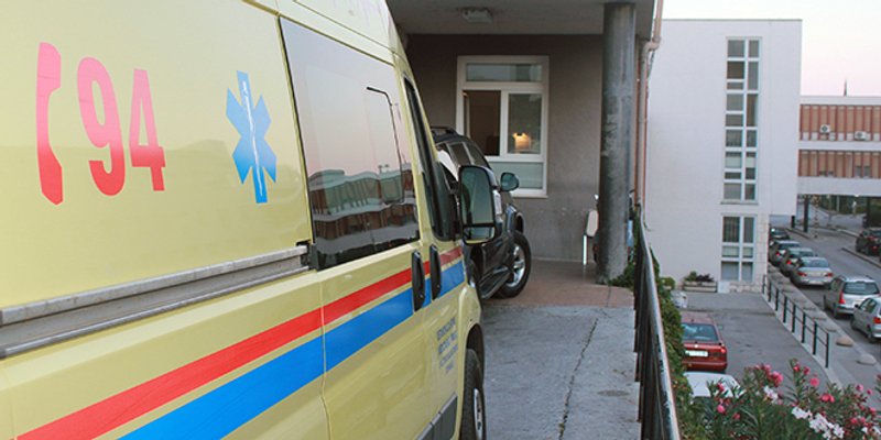 NESREĆA NA ČIOVU Prevrnuli se vozilom na krov, dvoje ozlijeđenih