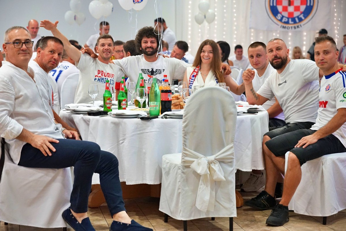 FOTO/VIDEO Pogledajte kako je bilo na 'Biloj noći', rasplesala se i članica Hajdukove uprave