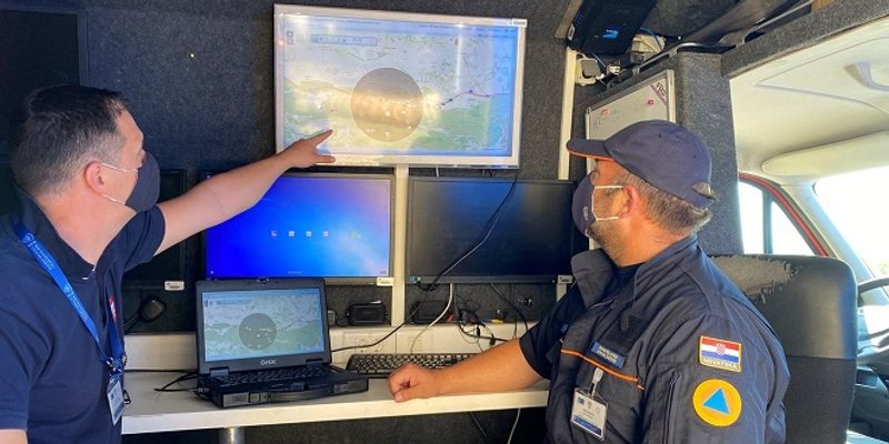 STOŽERNA VJEŽBA: U Divuljama prisilno slijetanje zrakoplova koji je iz Splita poletio za Zagreb