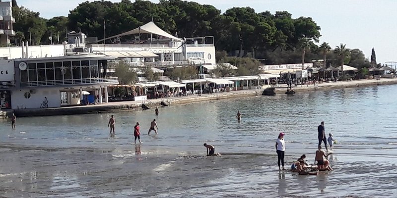 KOČI LI GRAD SPLIT? U kompleksu na Bačvicama bez kave, ukidaju se minimalni tehnički uvjeti ugostiteljskim objektima!