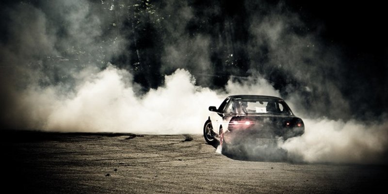 Mercedesom driftao usred noći pa ga uhitila policija i zatražila da ga se zatvori