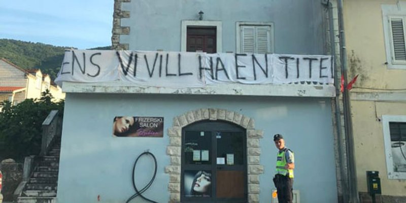 Navijači Hajduka izvjesili poruku treneru