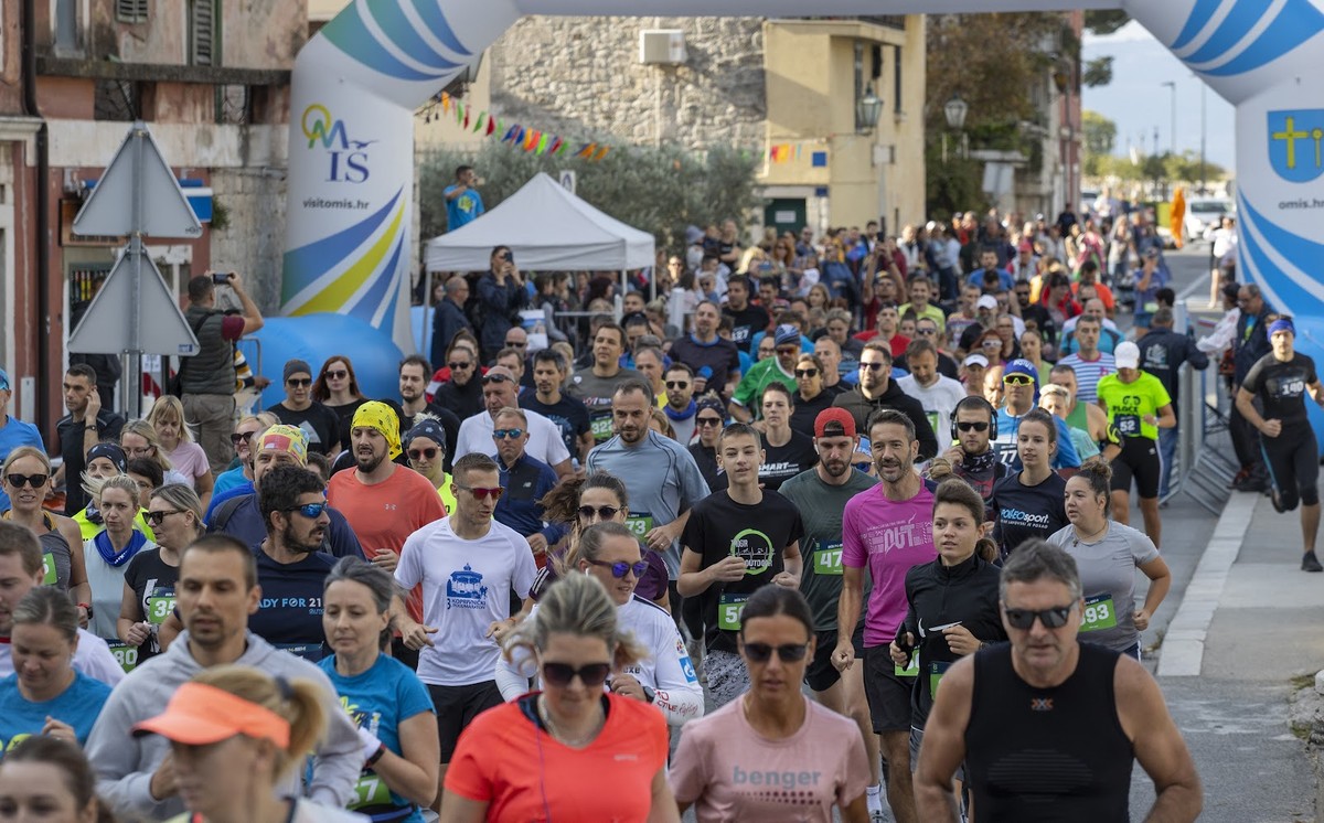Trči kanjonom, gradom, uz rijeku i plaže – još mjesec dana do 10. Omiškog polumaratona!