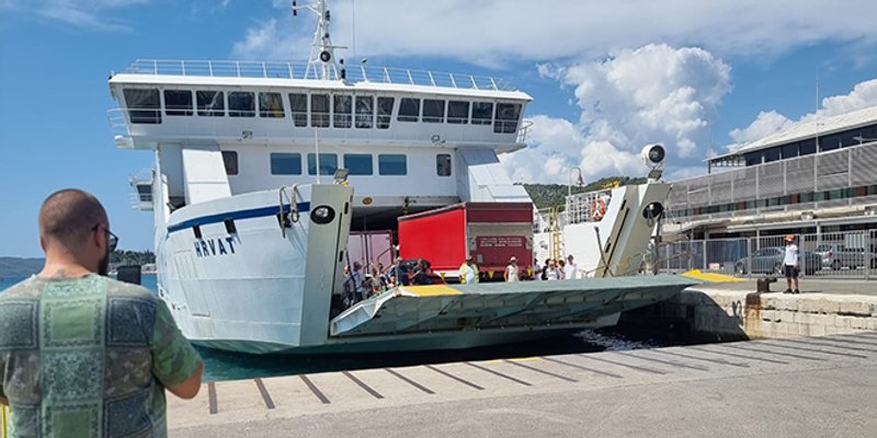 PROBLEMIMA NEMA KRAJA Trajekt Hrvat nije mogao spustiti rampu