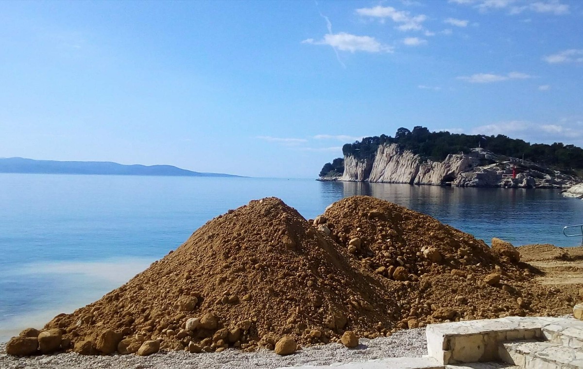 MAKARSKA Građani upozoravaju na novu devastaciju plaže 