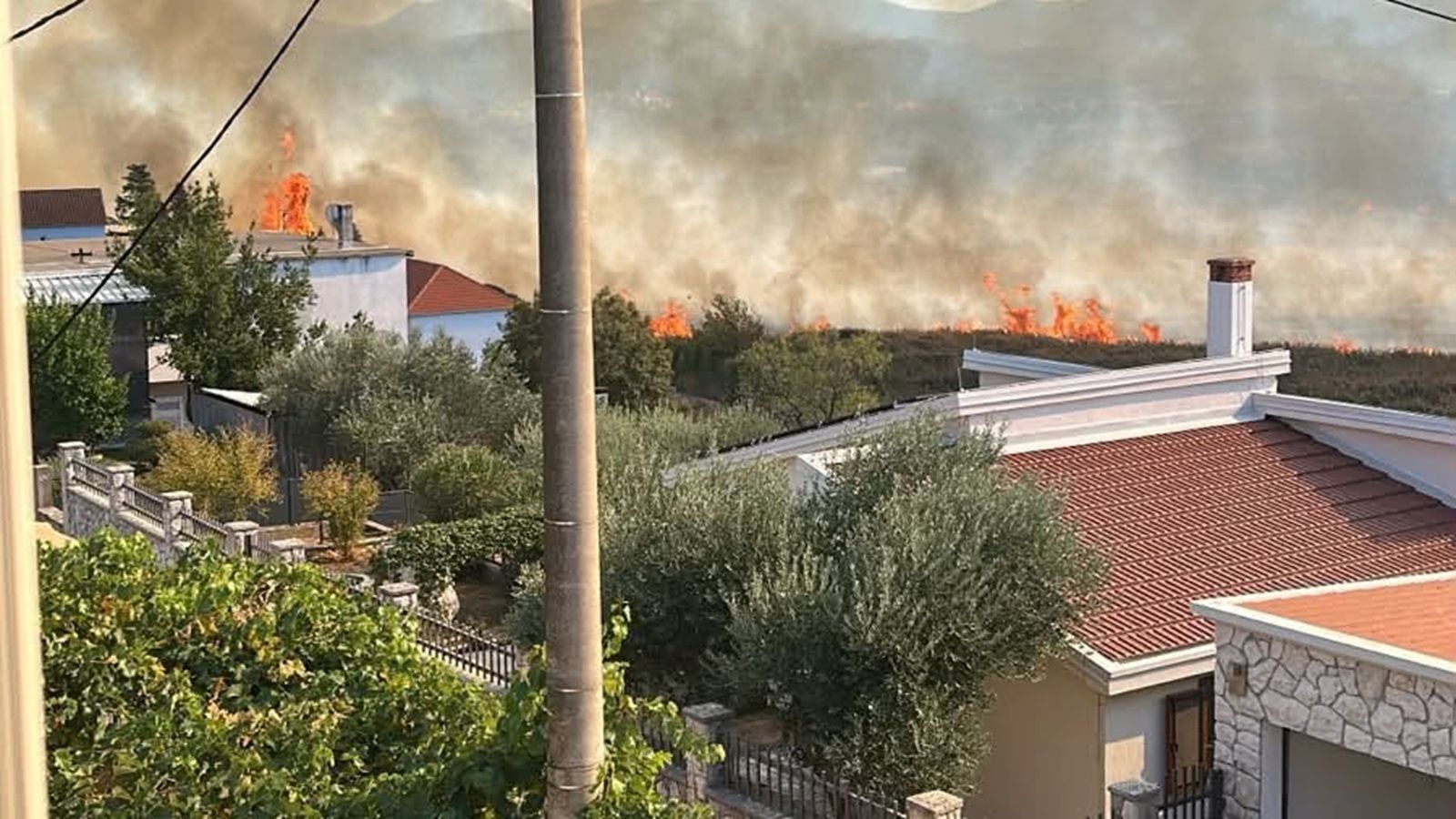 PODIGNUTA ČETIRI KANADERA Buknulo u Vidu