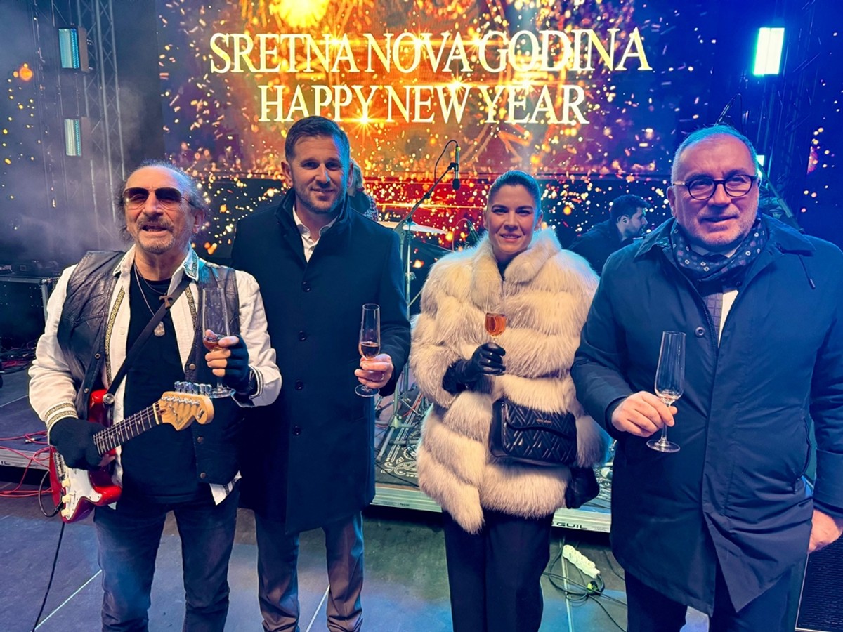 VIDEO Pogledajte spektakularni vatromet i drone show na Rivi