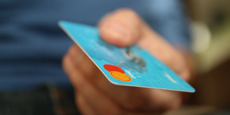 Šibenčanin preko interneta prodavao namještaj pa ostao bez gotovo 1000 eura