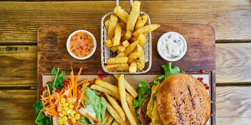 RECEPT Burger od trgane piletine