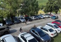 Prometni kaos ispred Doma zdravlja u Sinju: 'HDZ i Jadrijević glasali protiv proširenja parkinga'