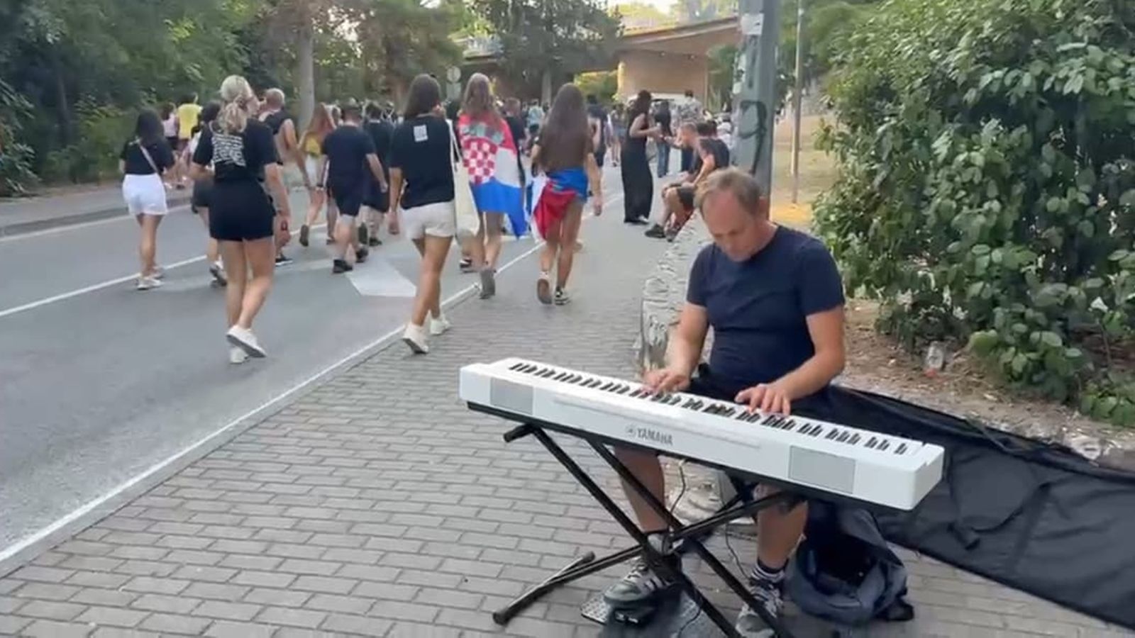 VIDEO Pogledajte što je zasvirao dok Thompsonovi fanovi ulaze na stadion
