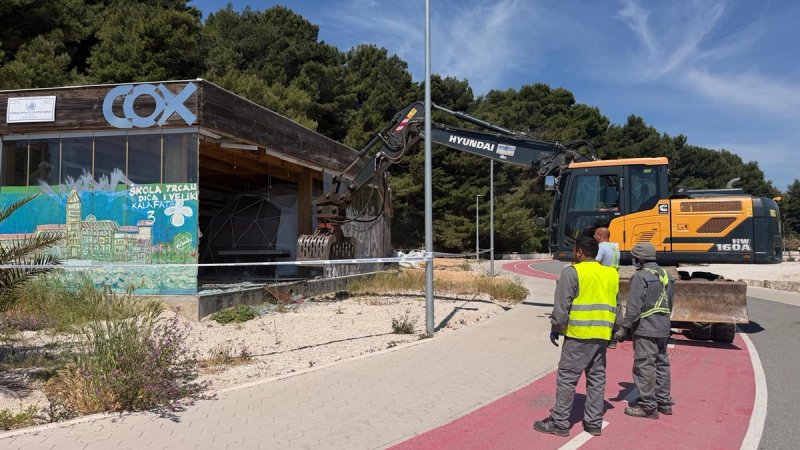 VIDEO: Pogledajte rušenje nekad popularnog kafića na atraktivnoj splitskoj lokaciji