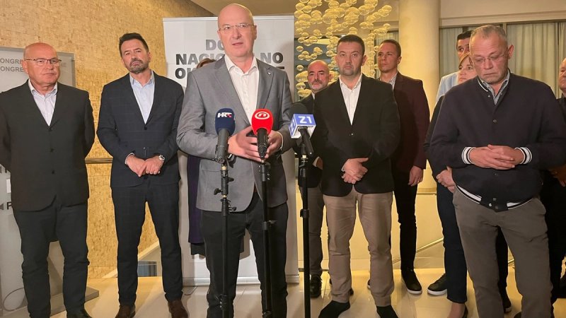 Radić nakon izbora u Srbiji: 'Očekujemo arhive JNA, SDB-a i KOS-a kako bismo doznali gdje su naši nestali!'