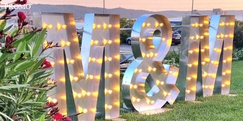 BOŽIĆNO DARIVANJE Slovarica časti najmom slova za posebne prigode