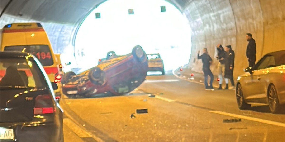 FOTO/VIDEO Vozilo se prevrnulo u tunelu na brzoj cesti Solin-Klis, jedna osoba prevezena u bolnicu